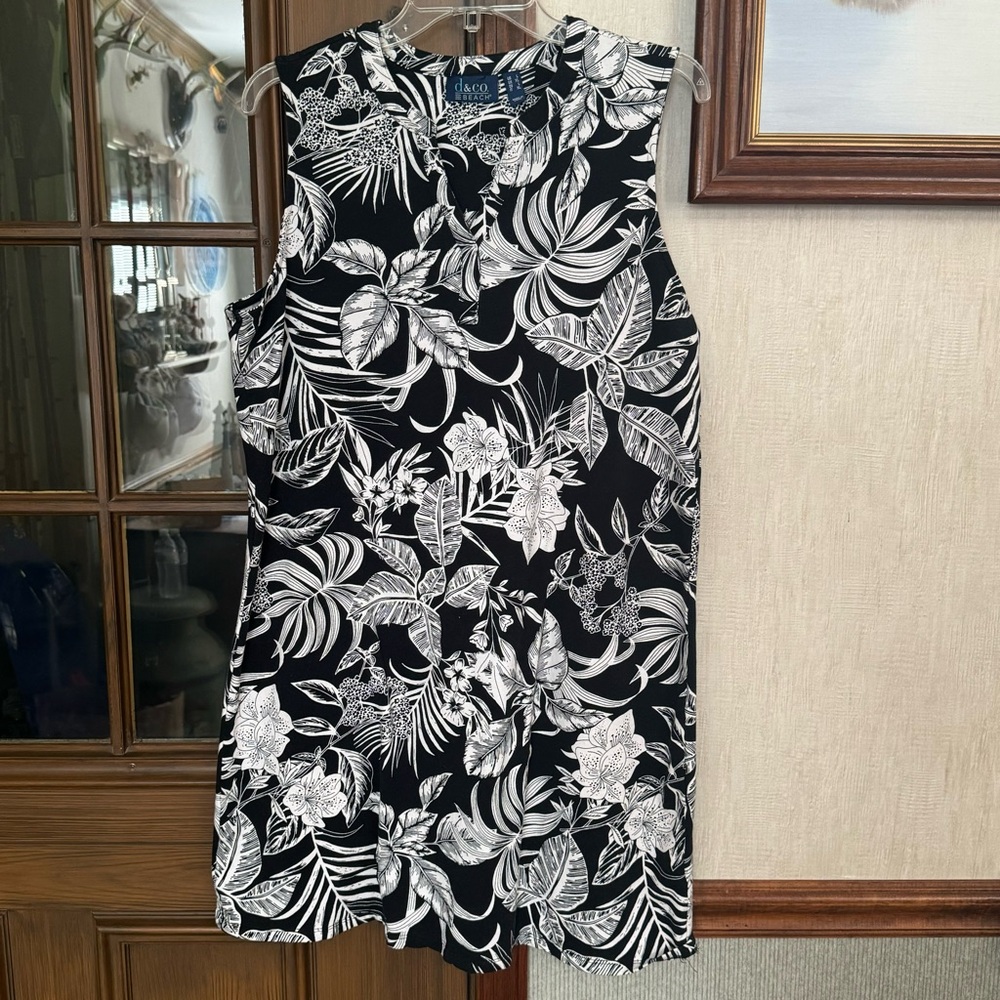 d&co Beach Black and White Floral Dress